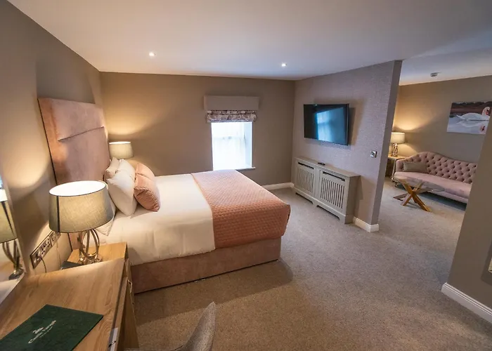 Castle Varagh Hotel & Bar
