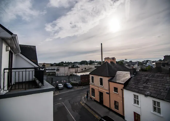 Donegan Court Aparthotel