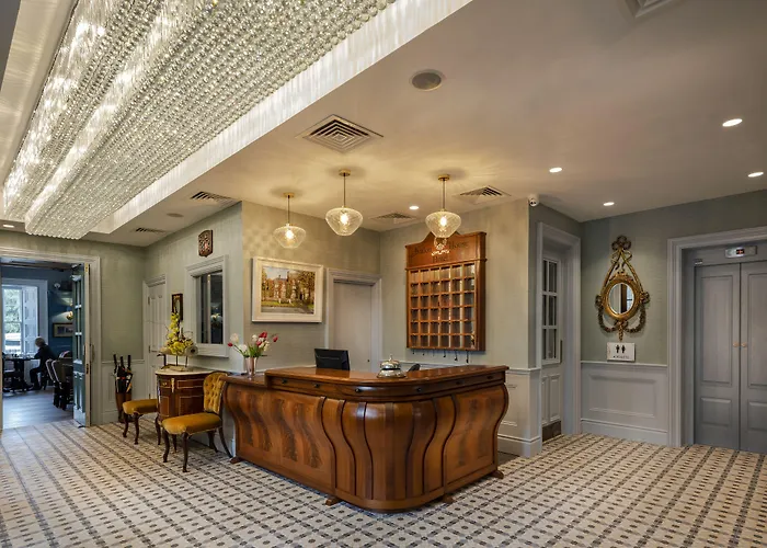 Avalon House Hotel