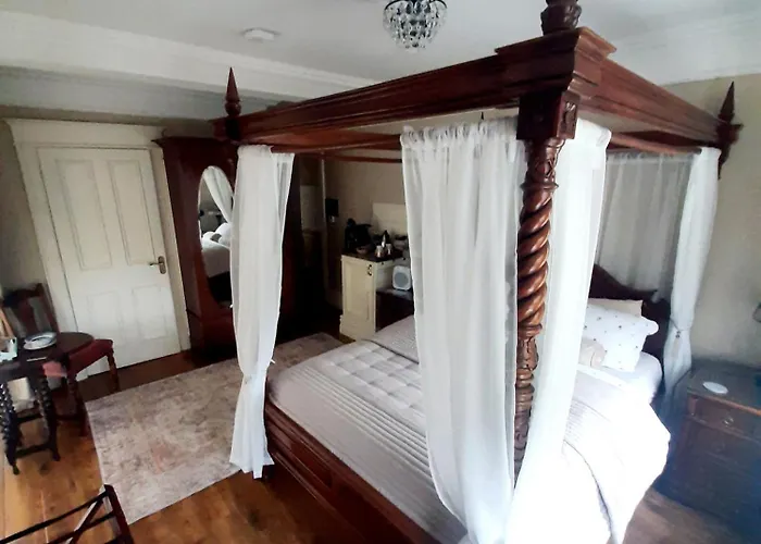Riverside Lodge