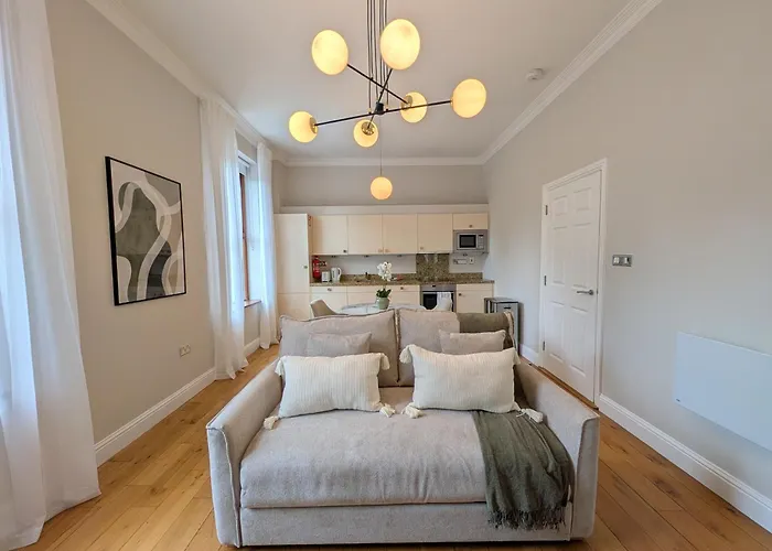 Crawford House - Scholarlee Living Apartments